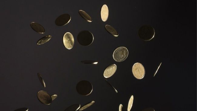 Weak loonie signals economy is 'in trouble': currency expert