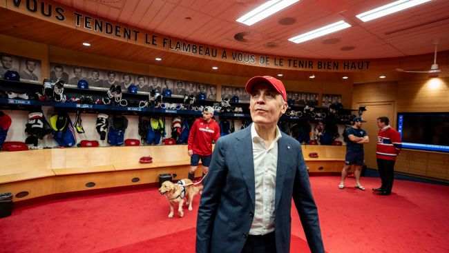 PM Mark Carney visits Canadiens' dressing room after win against Lightning