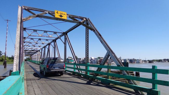 Metro Vancouver bridge linking Westham Island damaged, closed to vehicle traffic