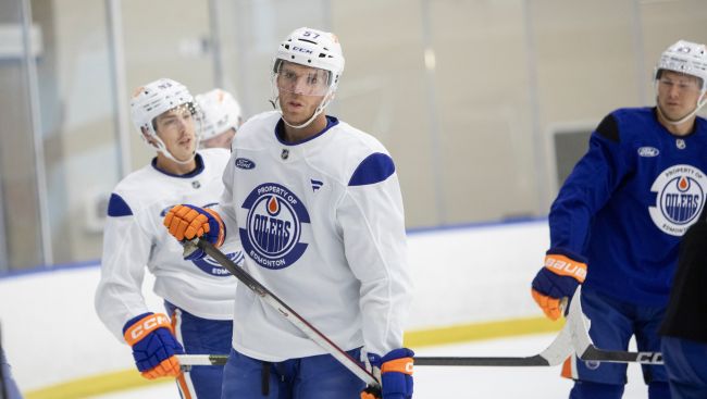 Oilers sign captain Connor McDavid to two-year, $25-million deal