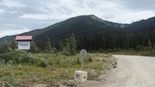 Three miners trapped underground in B.C. are behind 30 metres of debris: company