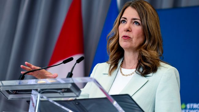 Smith says caucus executive director didn't report voter list meeting to higher-ups