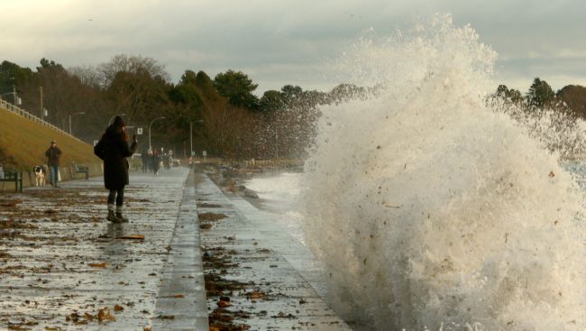 Strong winds, rain turn off the lights as weather system moves to southern B.C.