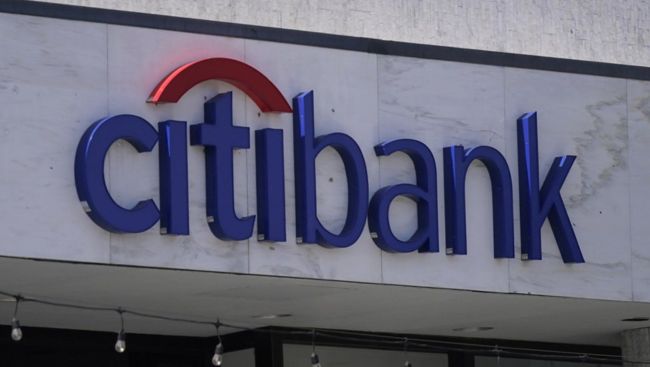 Trump mistaken, U.S. banks can and do operate in Canada says finance professor