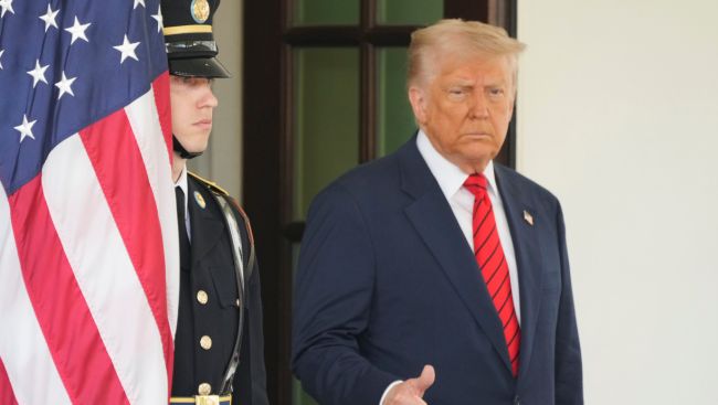 Trump vows new 25% tariff on heavy trucks ahead of Carney meeting