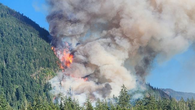 Air quality warnings expand as wildfire burns on south-central Vancouver Island