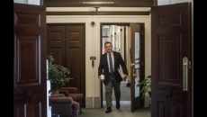 Alberta cabinet minister regrets Hawaii vacation