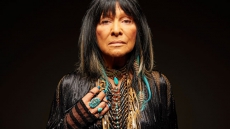 Buffy Sainte-Marie Calls Headdresses As Fashion Trend 'Painful,' 'Disgusting'