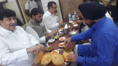 Congress Leaders Seen Eating 'Chole Bhature' Before Hunger Strike, BJP Calls Protest A 'Farce'