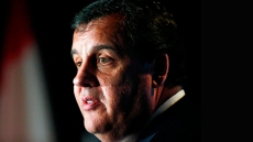 New Jersey Gov. Christie meets Harper in Ottawa, lays wreath at war memorial