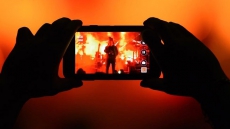 Musicians Weigh In On Whether Smartphone Cameras Ruin Concerts