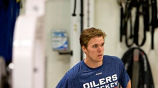 Oilers Phenom Connor Mcdavid Has A Goal And An Assist In Professional Debut