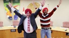 WATCH: Whitehorse Mayor's Lesson In Turban Tying, Bhangra Dancing Goes Viral