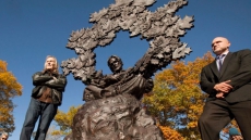 Gordon Lightfoot Statue Unveiled In His Hometown Of Orillia, Ont.