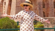 Hillary Clinton Slips of Jodhpur's Umaid Bhavan Palace's Stairs, Injures Herself