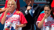 Defending Champion Wins Women's Hot Dog Eating Competition