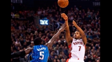 Prime Minister Harper tweets support for Raptors guard Lowry all-star campaign