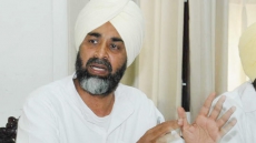 WATCH: Punjab Finance Minister Manpreet Badal Catches Traffic Cops 'Taking Bribe'