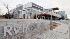 Barrie, Ont., Mother Grateful After Strangers Stop Her Car From Being Towed