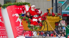 Vancouver Santa Claus Parade Marks 35th Anniversary Of Marathon Of Hope