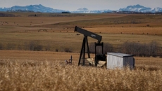 Environmental group seeks ethics investigation into Alberta Premier Smith adviser