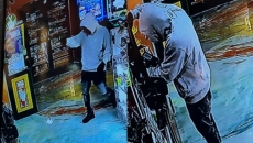 Armed suspect robs Indian-origin man's store in US, flees with cash