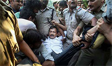 AAP in Trouble: Arvind Kejriwal Arrested! AAP Workers Clash With Cops
