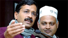 Arvind Kejriwal woos youth, promises 800,000 jobs, WiFi