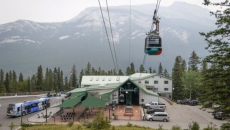 Banff Gondola guest says company didn't appear to have a plan when it broke down