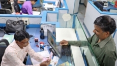 Long queues, confusion in banks across Delhi as exchange of Rs 2,000 notes begins