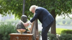 Boris Johnson visits Sabarmati Ashram, tries his hand at spinning on 'Charkha'