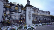 Thousands gather in London to remember the Queen