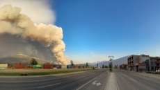 Calgary officials send crews to Jasper fire, explain why evacuation centre shuttered