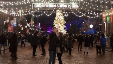 Nearly half of Canadians to hug at holidays: poll