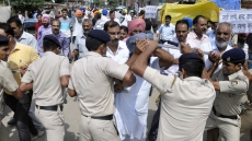 AAP supporters injured in police Cane-charge in Chandigarh