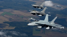 CF-18s bomb Islamic State bunkers near Iraq's second largest city