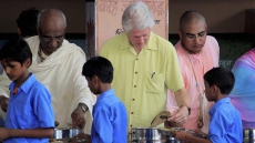 Clinton spends two hours in Lucknow village, also meets Akhilesh