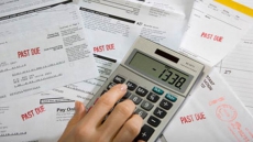 Rising Interest Rates: Canadians Can't Pay Their Monthly Bills, Including Debt Repayments