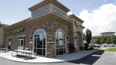 Woman Improves After Unknowingly Drinking Iced Tea Laced With Industrial Cleaner At Restaurant