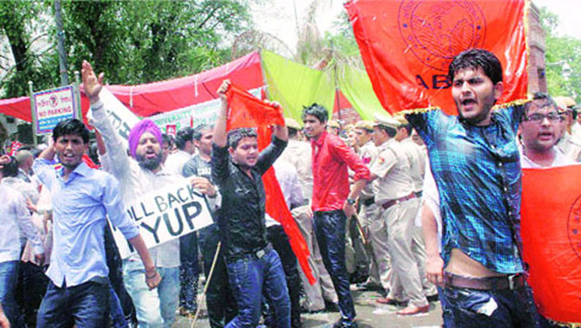 UGC, DU standoff continues; colleges defer admissions