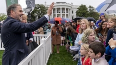 Rain dampens 1st White House Easter Egg Roll since 2019