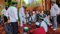 Noida farmers protest at UP power discom office