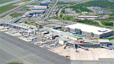 Woman scales barbed-wire fence at Halifax airport, runs onto tarmac