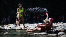 Unseasonable heat returns to B.C., Prairies