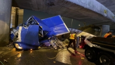 Transport truck crash temporarily closes Hwy 1 in North Vancouver