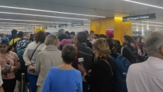 Delhi airport witnesses chaos, passengers complain about long waiting hours