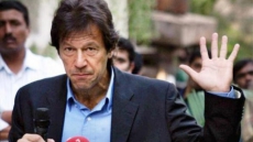 Imran Khan drives around Lahore amid shutdown