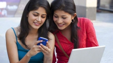 Indian Women Tend To Spend More Time On Their Smartphones Than Men