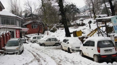 Police In Kashmir Clear 4 Km Of Snow To Rescue Stranded Pregnant Woman