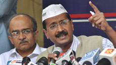 Kejriwal threatens media in Nagpur, retracts after uproar